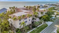 Beachfront With Private Balcony Heated Pool and Spa