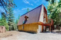 3BR Charming Cabin w/ Deck, Yard Games & View - 3 stjerner