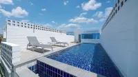 Pohang Uni’s Ocean Pool Villa - Ocean View
