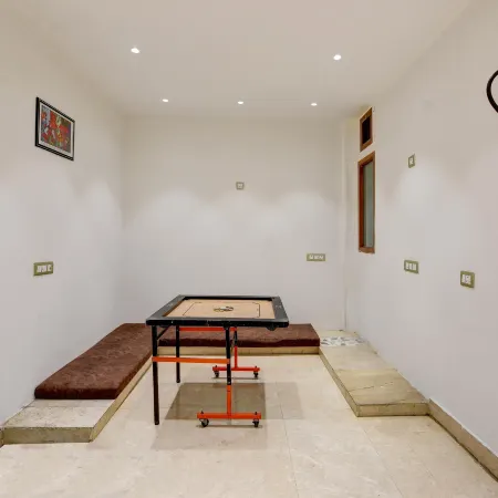 Qotel Comfort Ashok Vihar Отели рядом с достопримечательностью «Северный Дели»