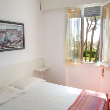 Spacious first-floor flat near the beach