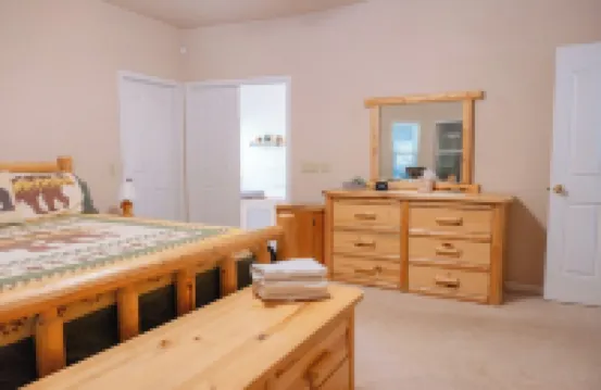 Spacious cabin with game room free WIFI & parking