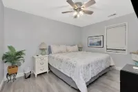 Private Lake Resort house w swimming, fishing, beach access, sand dune ATV Park - Homestays