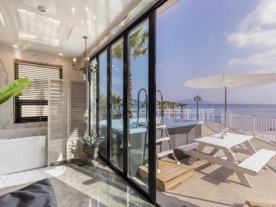 LIM Sea Side Poolvilla Pension