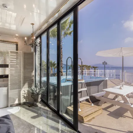 LIM Sea Side Poolvilla Pension