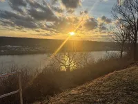 Peaceful cabin with spectacular river and scenic views. Hotels in Brown County