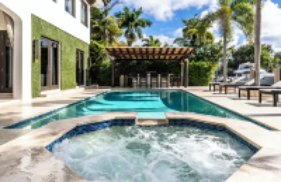 Villa Tropical,  Waterfront location off Las Olas in Seven Isles