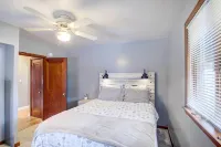 Cozy Wisconsin Abode Walk to Lake Michigan! -  Privatzimmer