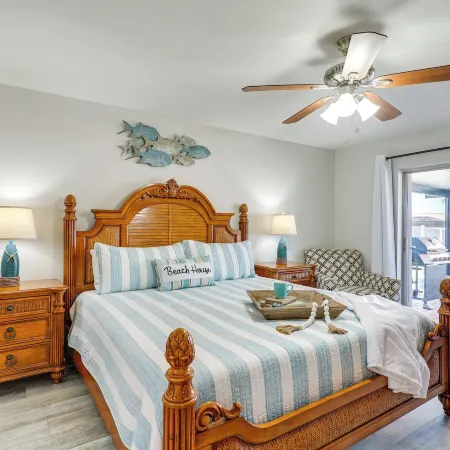 Hot Tub, Pool and Putting Green Cape Coral Oasis!