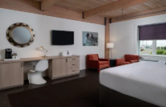 Harbor House Hotel and Marina at Pier 21