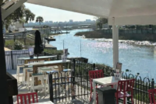 Egret's Cove-Free Beach Pass, Near Golfing and Marina, Walk to Restaurants!