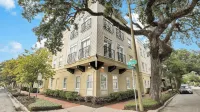 5 Units w/ Free Parking Walkable Historic District The Juliette by Avantstay