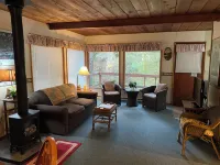 ‘Volcano Country’ Creek side Cottage in Doty