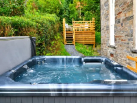 5 Bedroom Holiday Home in Dinas Mawddwy, No Deposit Hotels in Machynlleth