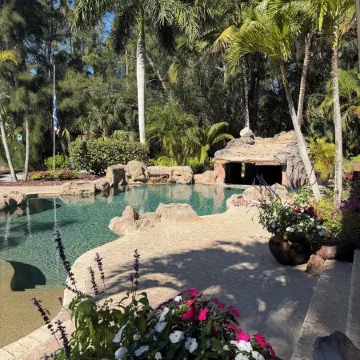NEW LAKE HOUSE Just remodeled  All newly furnished with comfort in mind.