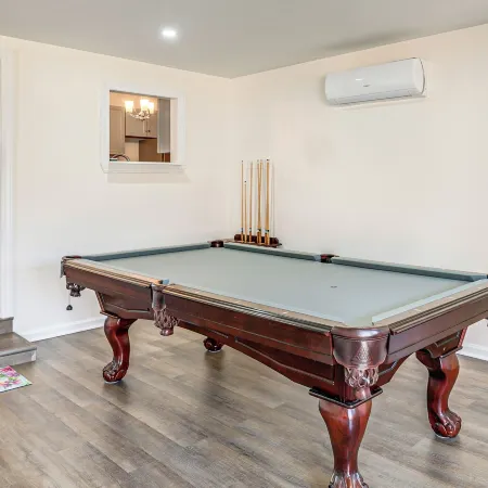 Secluded Family Home in Springfield, Pets Welcome!