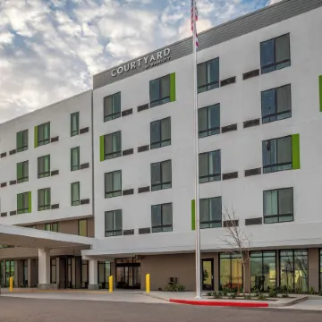 Courtyard by Marriott Woodland
