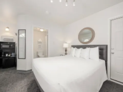 Deep Water Inn Hotels in Chelan
