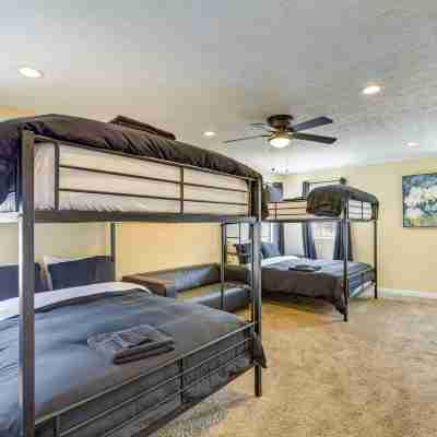 Townhome: Bunk Room for 6, Dry Bar Lounge Area Rooms