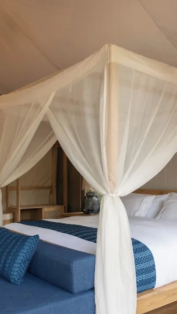 เต็นท์ เตียงคิงไซส์ 1 เตียง วิวคลอง