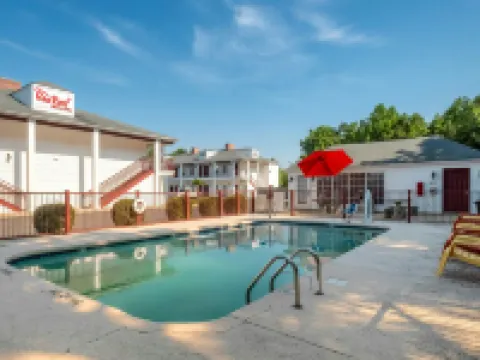Red Roof Inn & Suites Wilson Hotels in Wilson