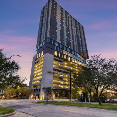 Sentral Forme Houston Отели рядом с достопримечательностью «Музейный район Хьюстона»