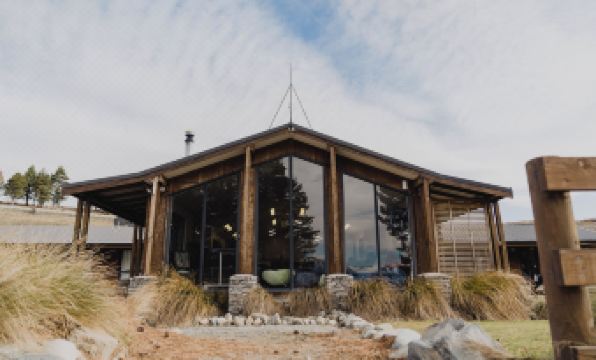 Lakes Edge Lodge