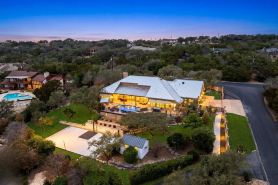 Vista Estate: Luxurious Heatable Pool, Basketball Court, and City Views