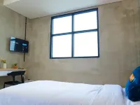 Behomy Crown Tangerang Hotels near Benteng Stadium