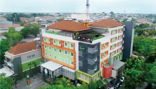 Pose in Solo by Wstay