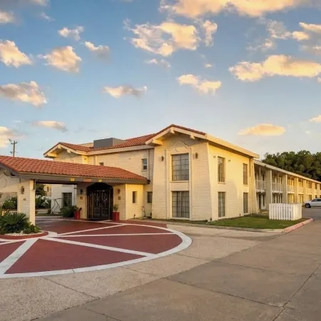 Baymont by Wyndham Nacogdoches Near University
