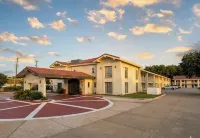 Baymont by Wyndham Nacogdoches Near University - WiFi