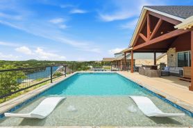 On The Rocks PK: Beautiful 5 Bedroom 3 bath home with pool and hot tub