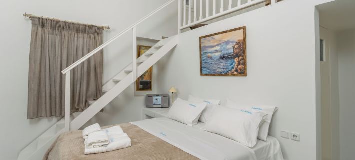 Livanios Studios Hotels in Milos