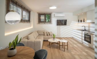 Arvacay Luxury Home