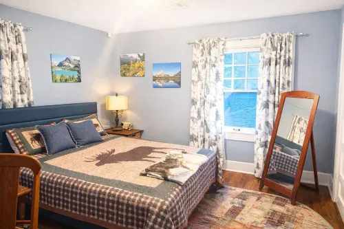 Best Location 5 BD Spacious Family Home- Indianapolis IN - Bungalows