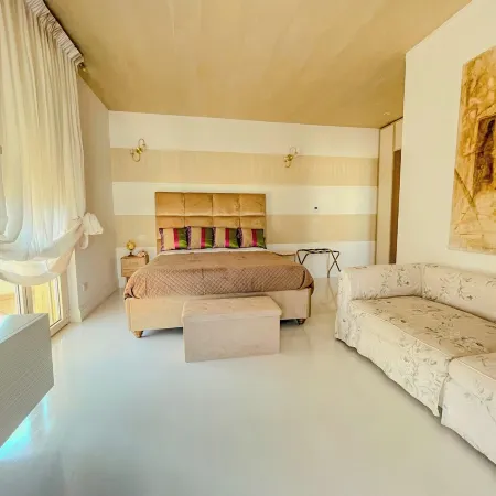 Mora Suite