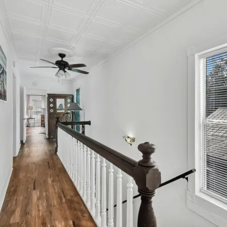 Walk to Downtown Near Beaches Cozy Historic Retreat