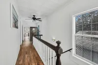 Walk to Downtown Near Beaches Cozy Historic Retreat