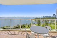 Bright 2 Bed Apartment With Ocean Views - 3-stjärniga