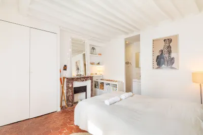 GuestReady - Superb Haven of Peace in Marais Hotels in Paris