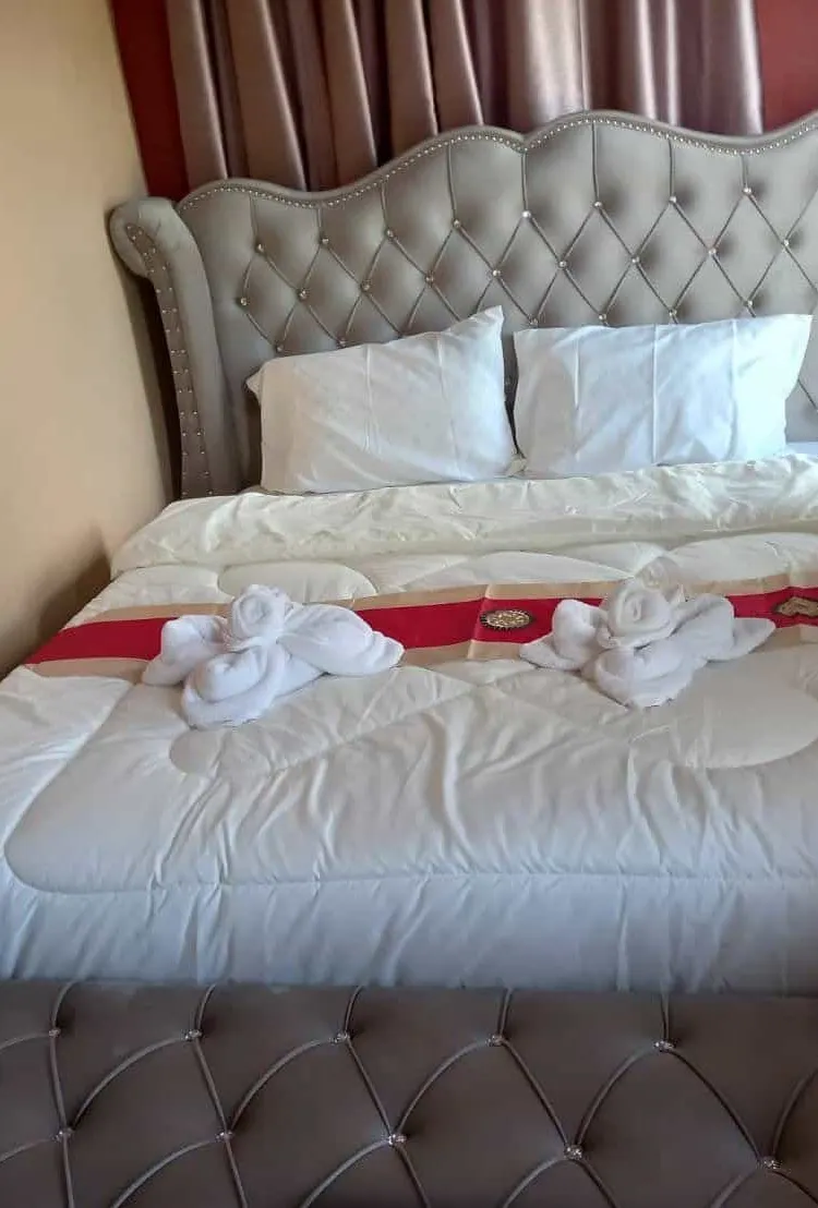 บ้านพร้อมเตียงเดี่ยว 3 เตียง 3 ห้องนอน และห้องนั่งเล่น