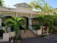The Crown House Hotel Hotels in Philipsburg