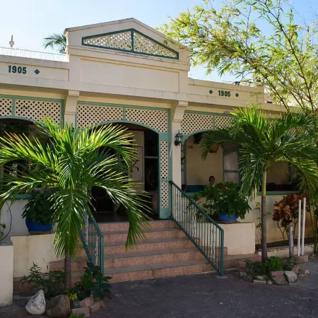 The Crown House Hotel