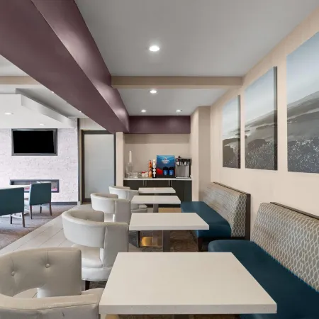 La Quinta Inn & Suites by Wyndham Fayetteville