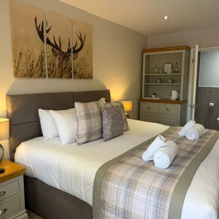 De Courceys Manor Suites & Cottages