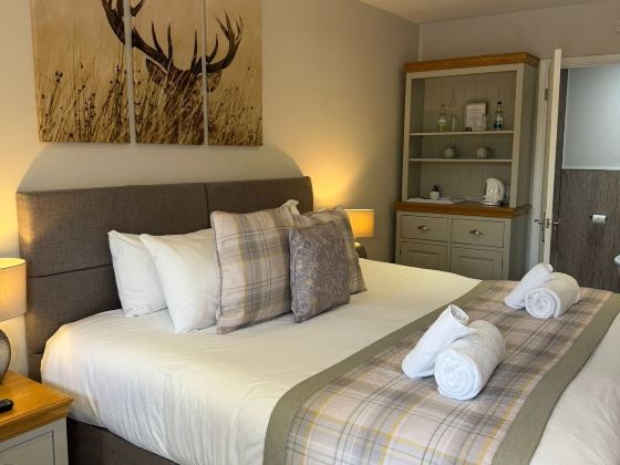 De Courceys Manor Suites & Cottages