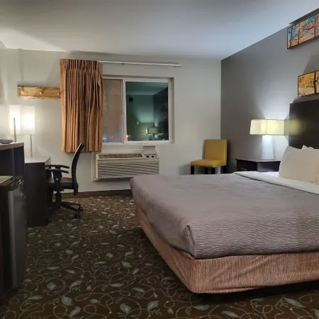 Quality Inn & Suites Отели в г. Пайндейл