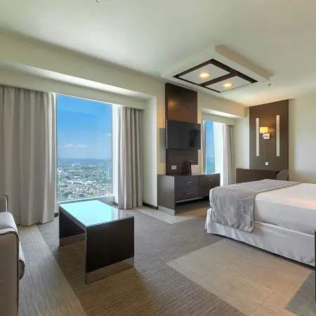Riu Plaza Guadalajara Отели рядом с достопримечательностью «Стадион «3 марта»»