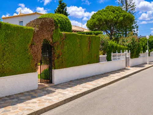 House with Garden & Beach - 3-Star